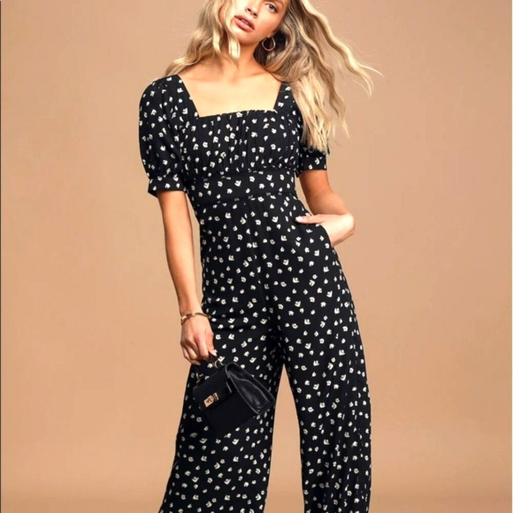 LULUS BLACK & WHITE FLORAL PUFF SLEEVE WIDE LEG JUMPSUIT SIZE XS NWOT